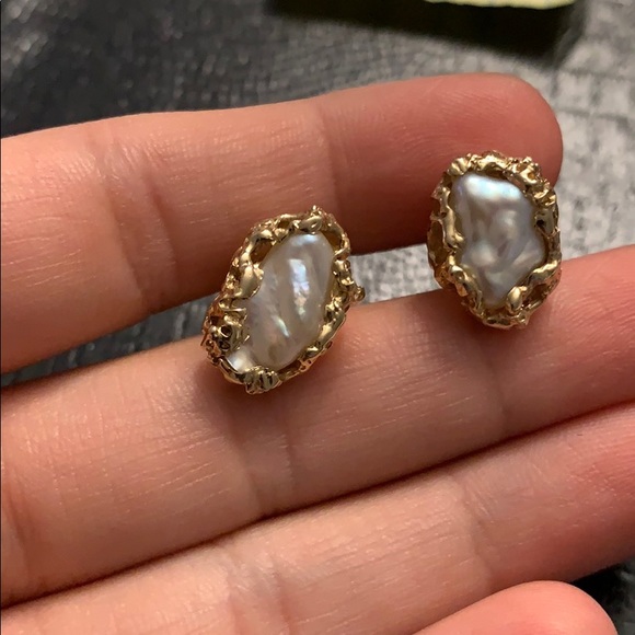 Vintage Jewelry - Vintage Baroque pearl earrings
